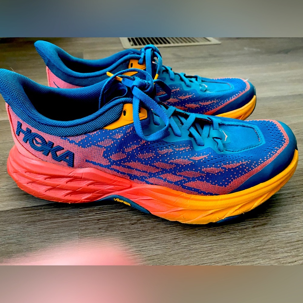 Hoka Speedgoat 5 women’s size 9.5